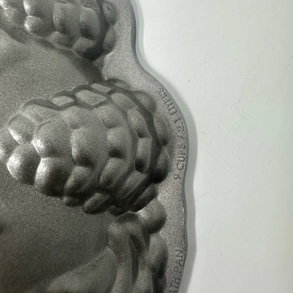 Nordic Ware Holiday Wreath Pan Christmas